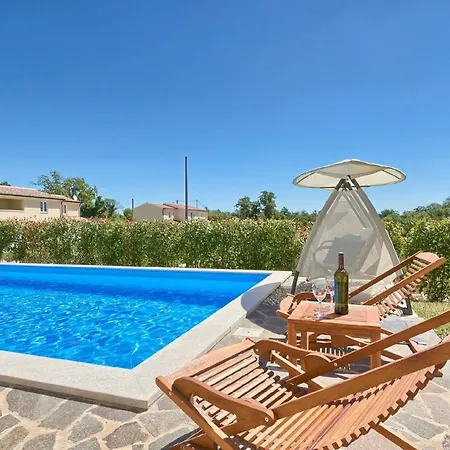 Mit Privatpool Fuer 12 Personen Ca 280 Qm In Muzini, Istrien Binnenland Von Istrien *