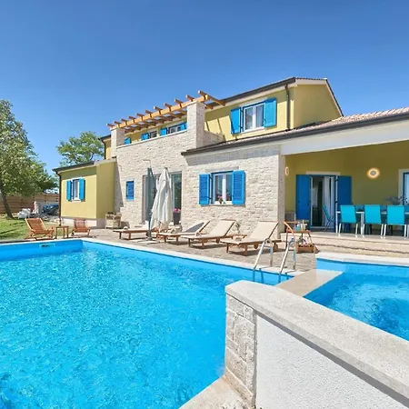 Mit Privatpool Fuer 12 Personen Ca 280 Qm In Muzini, Istrien Binnenland Von Istrien 別荘 Žminj