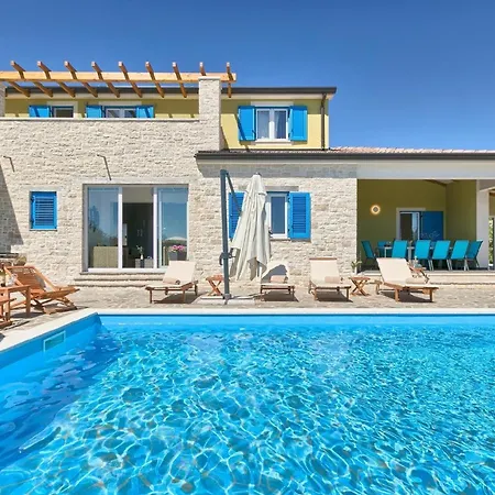 別荘 Mit Privatpool Fuer 12 Personen Ca 280 Qm In Muzini, Istrien Binnenland Von Istrien *