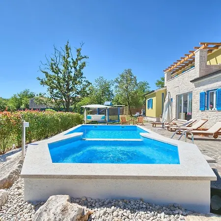 Mit Privatpool Fuer 12 Personen Ca 280 Qm In Muzini, Istrien Binnenland Von Istrien 別荘 *