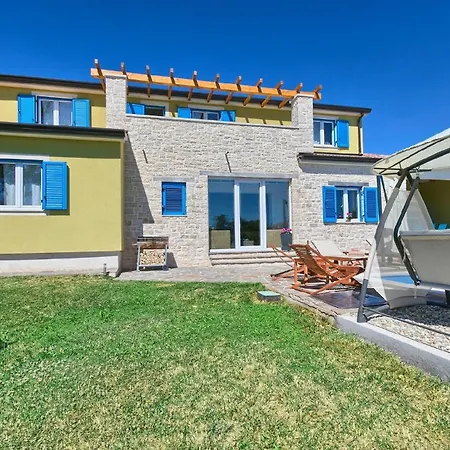 別荘 Mit Privatpool Fuer 12 Personen Ca 280 Qm In Muzini, Istrien Binnenland Von Istrien