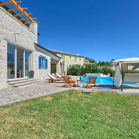 Mit Privatpool Fuer 12 Personen Ca 280 Qm In Muzini, Istrien Binnenland Von Istrien Žminj