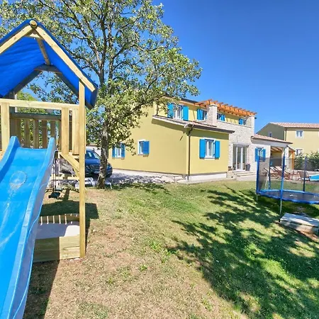 Mit Privatpool Fuer 12 Personen Ca 280 Qm In Muzini, Istrien Binnenland Von Istrien Žminj